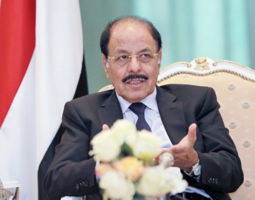 اللواء علي محسن الأحمر يؤكد أن اليمنيين وأشقاءهم في التحالف العربي يخوضون حرباً لإفشال مخططات إيران