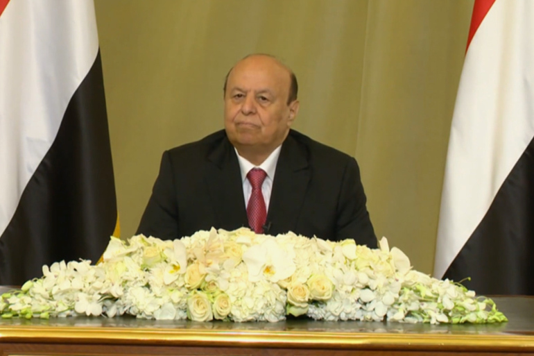 أعضاء حكومة المناصفة يؤدون اليمين الدستورية أمام هادي في الرياض