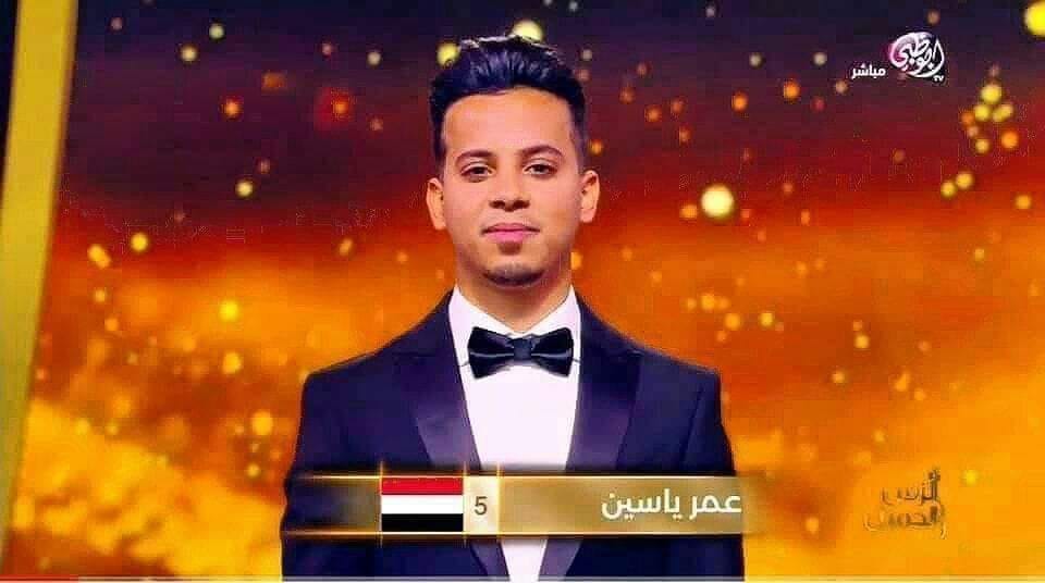 الشيخ عبد العزيز المفلحي يستقبل الفنان الشاب عمر ياسين الفائز ببرنامج الزمن الجميل