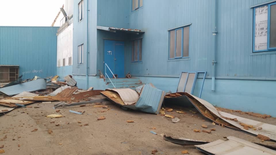 صور تظهر حجم الدمار في مطاحن البحر الأحمر جراء هجمات الحوثيين
