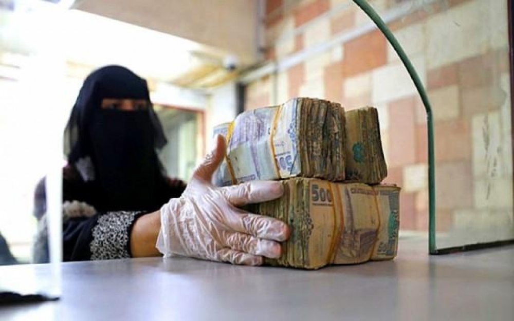 خبير اقتصادي يكشف سر هبوط أسعار الصرف بعدن