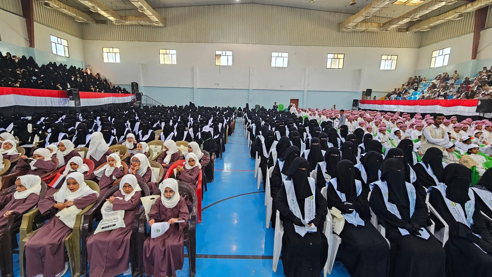 وزير الأوقاف يبارك تخريج 1301 من حفظة القرآن في مأرب ويعلن منح تأشيرات عمرة للأوائل