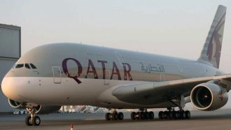 طائرة أميرية قطرية تهبط في مطار جدة السعودي