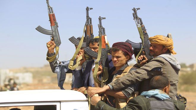 الحوثيون يضعون رجل أعمال موال لهم تحت المراقبة