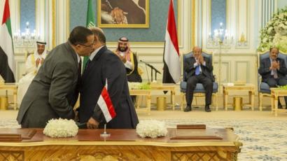 باحث وأكاديمي يمني ينصح السعودية باستمرار الضغط لتنفيذ "اتفاق الرياض" ويحذر من "انفراط العقد"