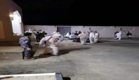 وصول عشرات العالقين اليمنيين إلى مطار الريّان في رحلة قادمة من الإمارات