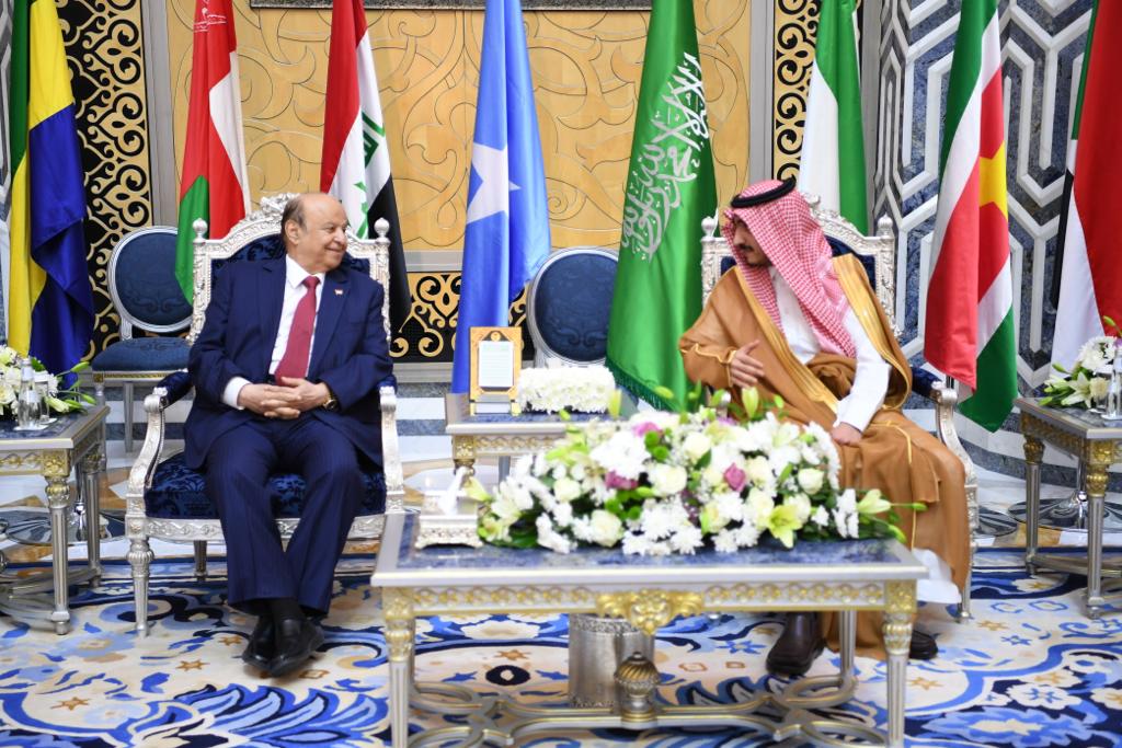 الرئيس هادي يصل مكة للمشاركة في القمتين العربية والإسلامية 