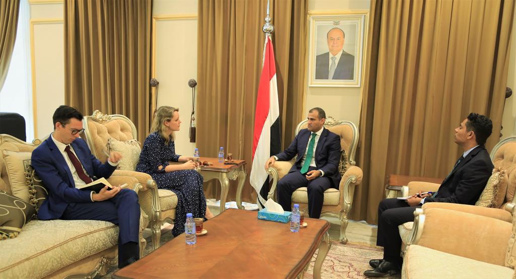 الحضرمي يلتقي القائم بأعمال السفير البريطاني لدى اليمن