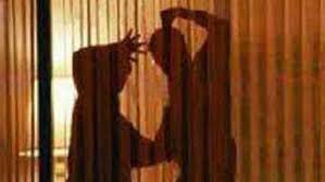 جريمة شنيعة تقشعر لها الأبدان.. يمني يقتل زوجته بطريقة بشعة وامام ابناءها