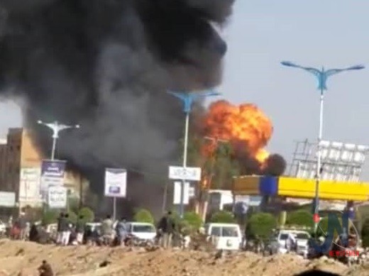 اشتعال النيران في مخزن للوقود بصعدة وأزمة مشتقات نفطية خانقة في مناطق سيطرة الحوثي