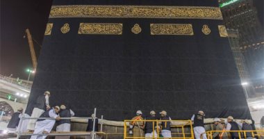 كسوة الكعبة المشرفة.. ملك اليمن أول من كساها وصنع بابها حتى أصبح تقليداً إسلامياً سنويا