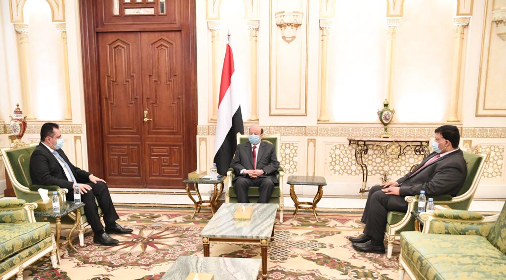 هادي يلتقي رئيس وزرائه المكلف ويدعو حكومته للعمل بعيدا عن الحسابات الضيقة