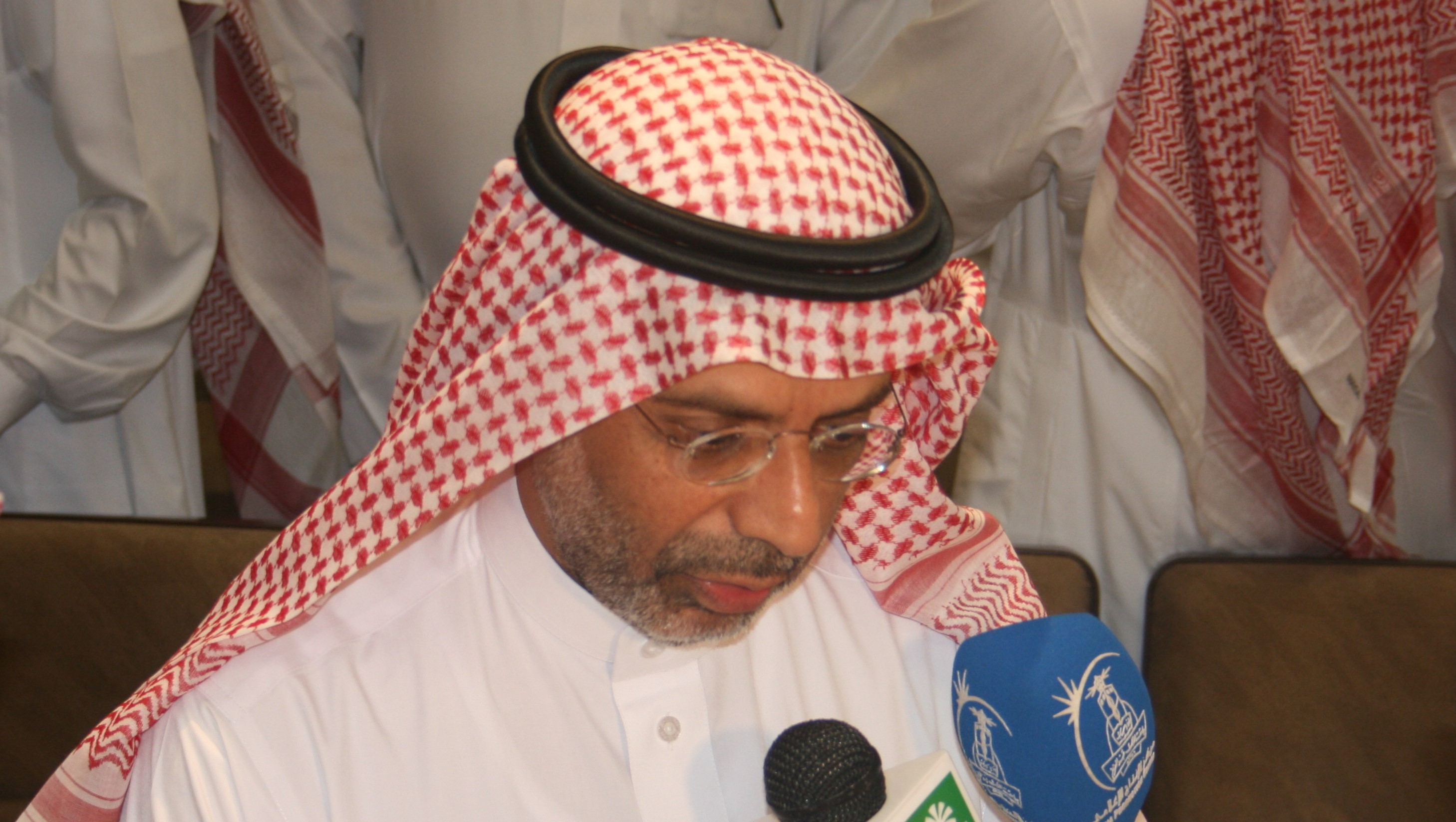 ملياردير يمني يقيم حفل تكريم فاخر للسفير الفرنسي
