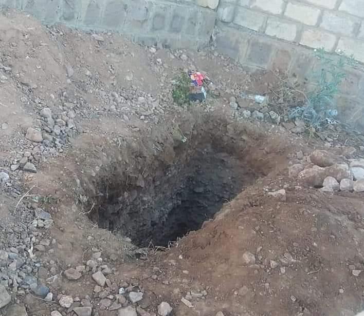 ميليشيا الحوثي تحول ملعب رياضي في إب إلى مقبرة (صورة)