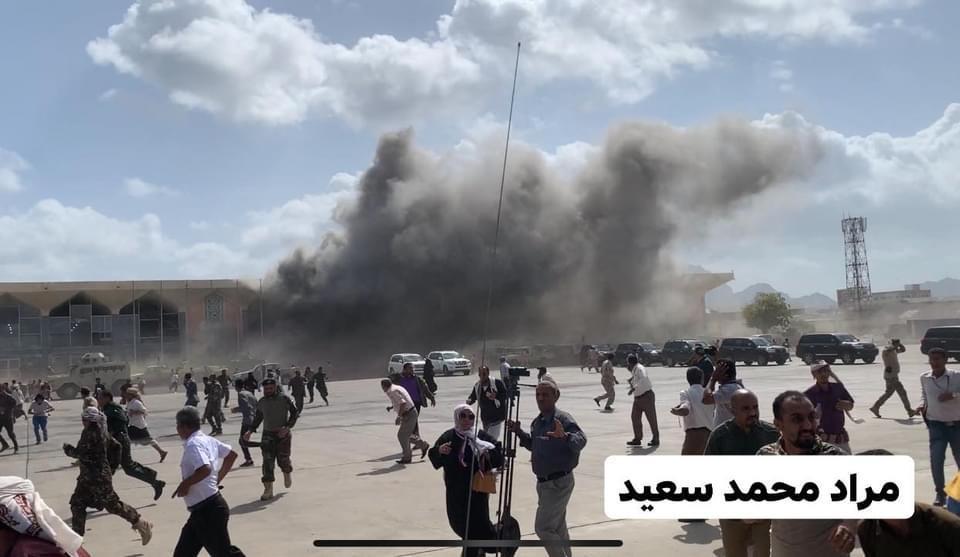 أول تعليق لرئيس الحكومة معين عبدالملك عقب استهدافهم في مطار عدن