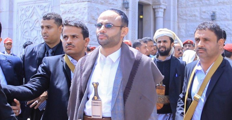 صراع المشاط والحوثي ينذر بحرب في شوارع صنعاء