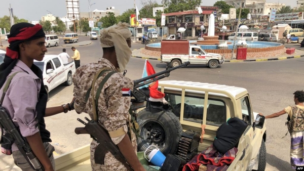 رغم رفضه الاعتذار لها.. قوات الانتقالي تفرج عن مسؤول حكومي بعد ساعات من اعتقاله
