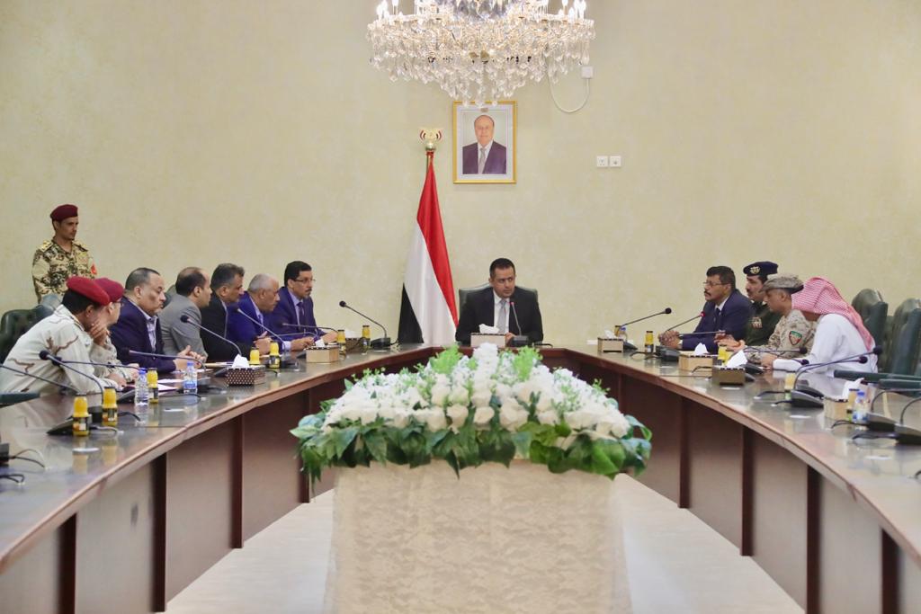 اجتماع أمني بعدن يحمل دولة إلى جانب الحوثيين مسؤولية الهجمات على مطار عدن 