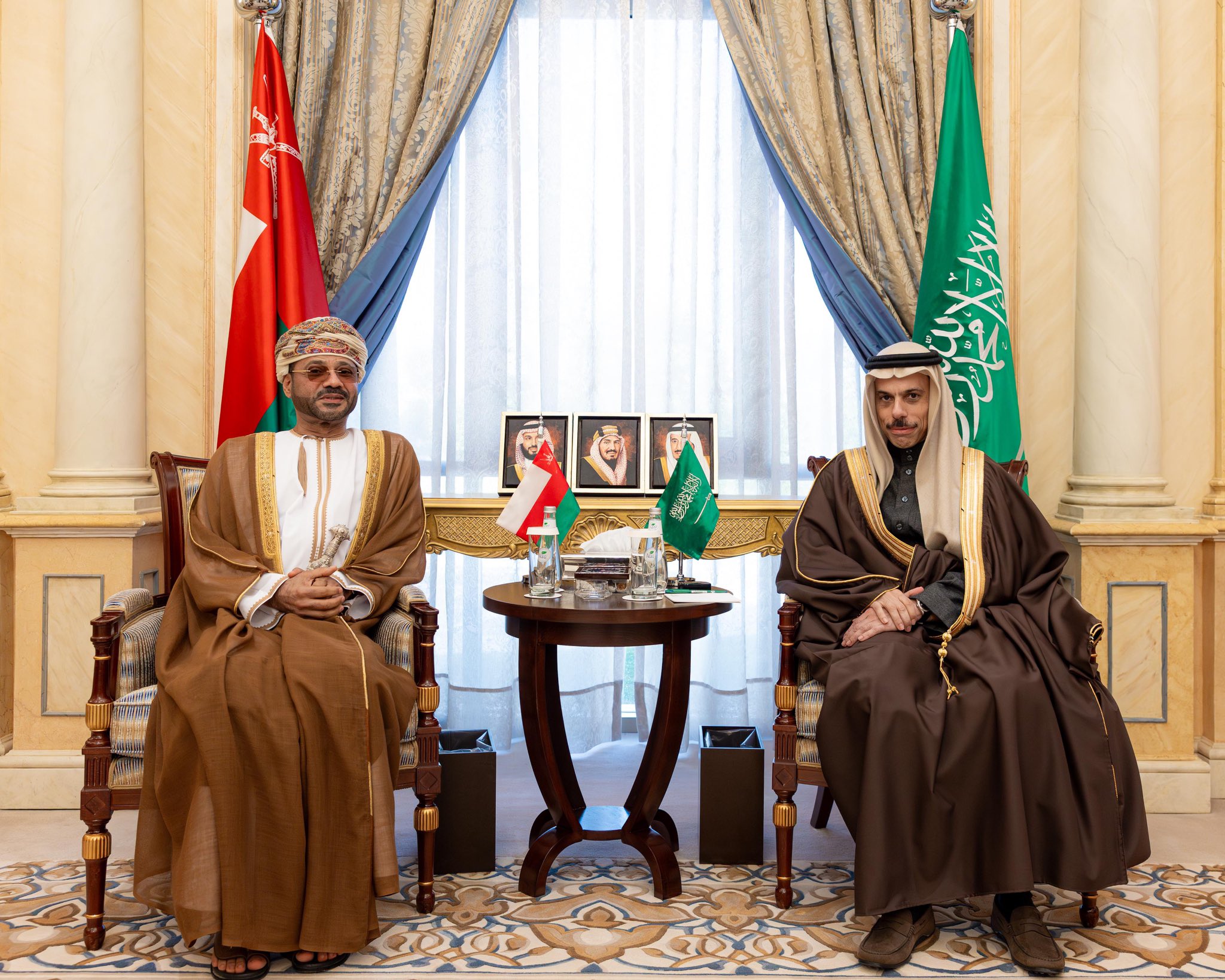 وزير خارجية السعودية يبحث مع نظيره العُماني تعزيز العلاقات ومستجدات الأوضاع الإقليمية